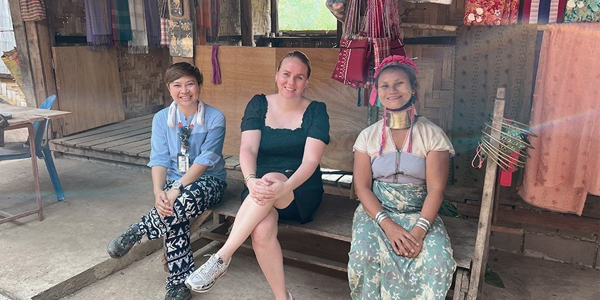 Michelle och kvinna från Long Neck-stammen