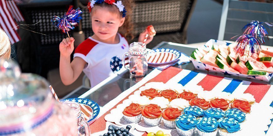 Liten flicka firar USA:s självständighetsdag