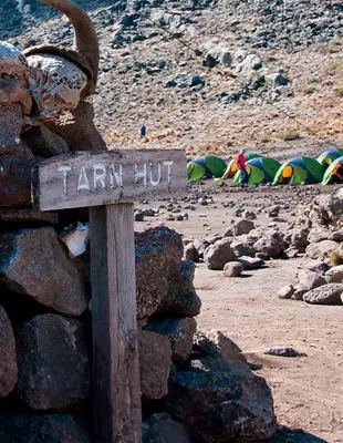 Läger vid Mawenzi Tarn på Rongai-rutten på Kilimanjaro