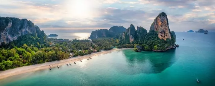 Panoramautsikt över Railay-stranden i Krabi, Thailand