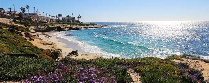 Solsken över stranden i San Diego