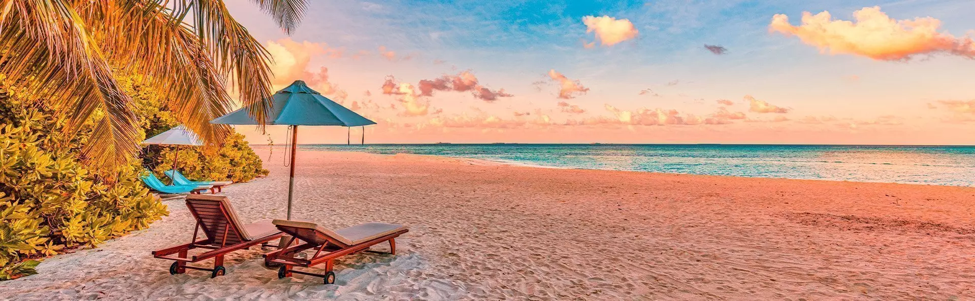 Strand i solnedgången på Mauritius