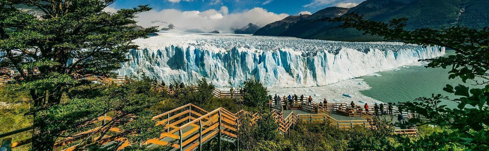 Perito Moreno-glaciären på en solig dag i Patagonien, Argentina
