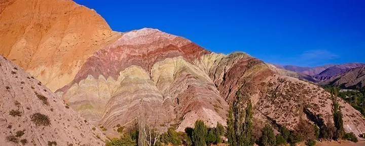 Utsikt över Cerro de los Siete Colores i Argentina