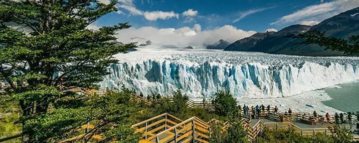 Perito Moreno-glaciären på en solig dag i Patagonien, Argentina