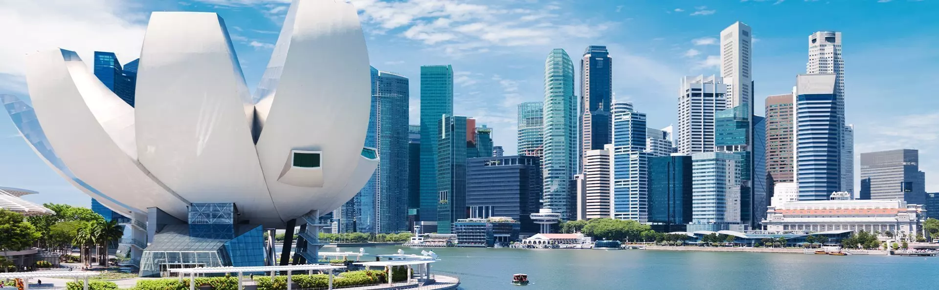 Singapores silhuett en solig dag