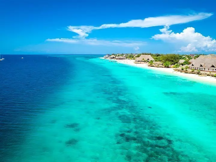 Vacker strand i Indiska oceanen
