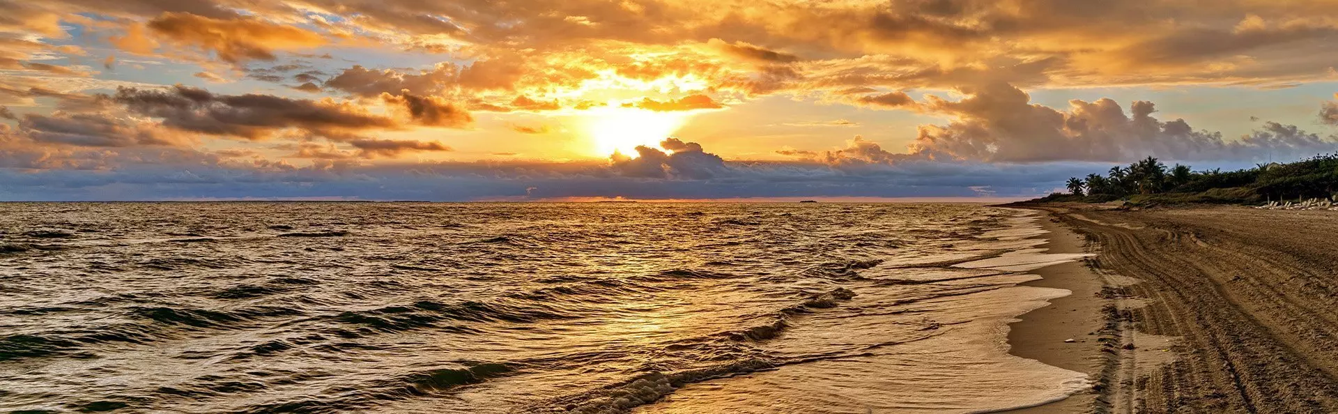 Magisk solnedgång på stranden i Varadero, Kuba